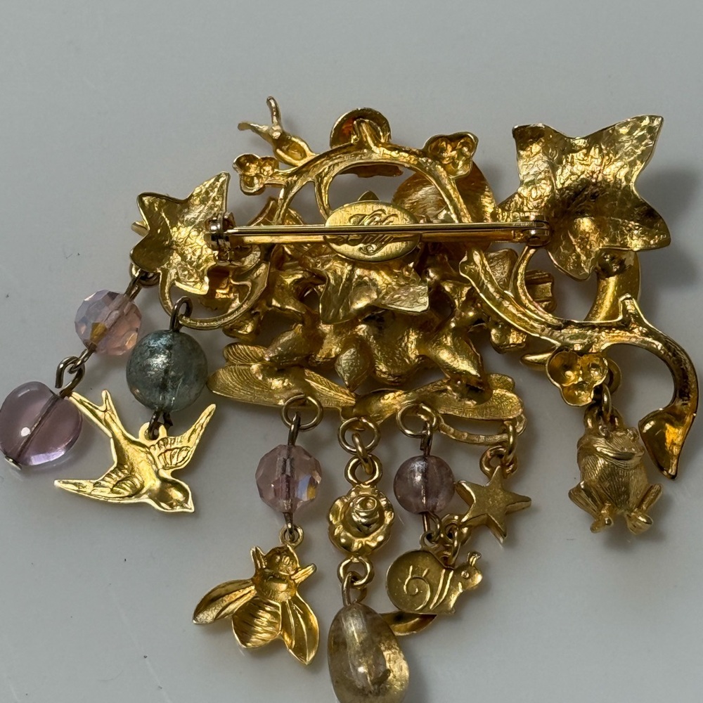 Charming Gold Brooch with precious stones, pearls and charm Accents - Picture 4 of 5
